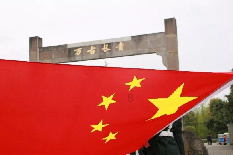 大型警车找轮胎