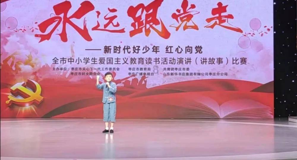 杏色连衣裙配猫跟小凉鞋，低调优雅的穿搭你喜欢么？游戏画面
